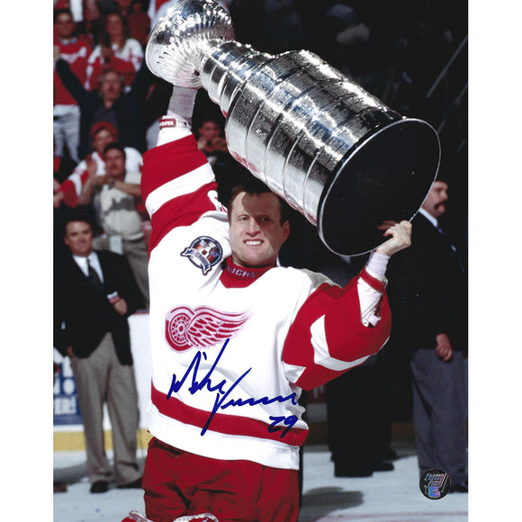 Mike Vernon Autographed Detroit Red Wings 8X10 Photo (w/Cup)