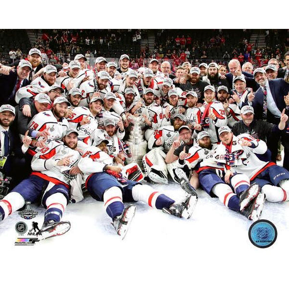 2018 Stanley Cup - Team Photo w/Cup
