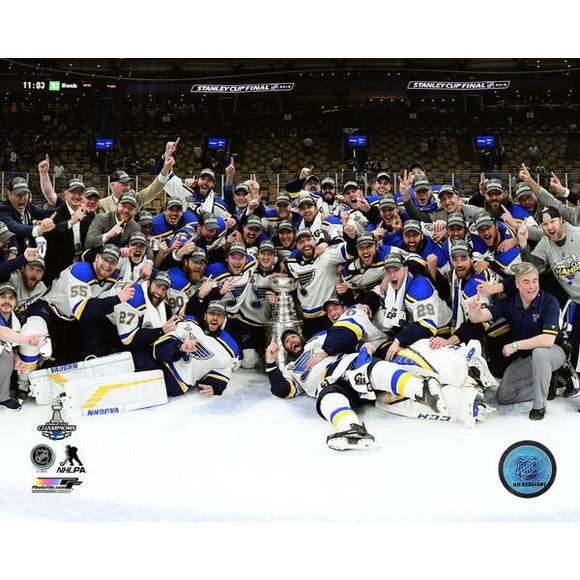 2019 Stanley Cup - Team Photo w/Cup