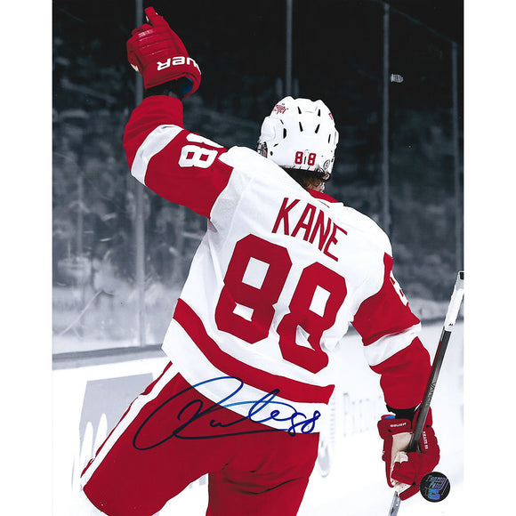 Patrick Kane Autographed Detroit Red Wings 8X10 Photo (Back)