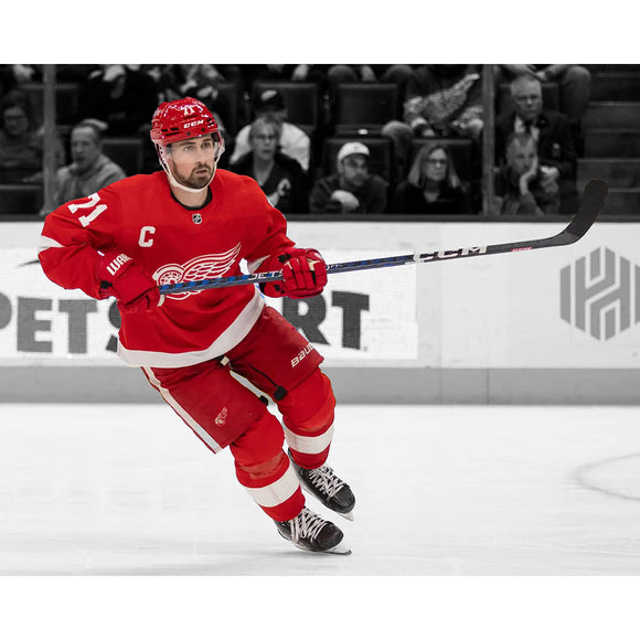 Pre-Order - Dylan Larkin Autographed Detroit Red Wings 8X10 Photo (B+W Background)