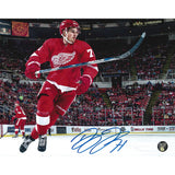 Dylan Larkin Autographed Detroit Red Wings 8X10 Photo (Rookie Season)