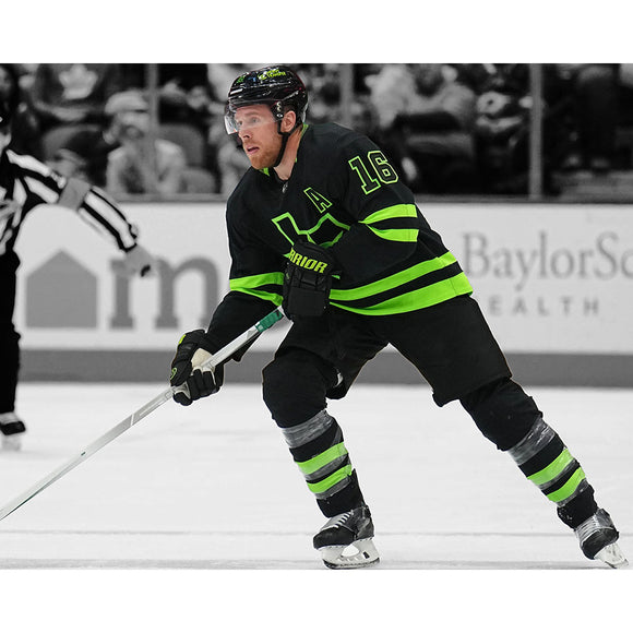 Pre-Order - Joe Pavelski Autographed Dallas Stars 8X10 Photo (B+W Background)