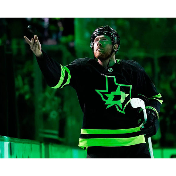 Pre-Order - Joe Pavelski Autographed Dallas Stars 8X10 Photo (Green Light)