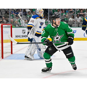 Pre-Order - Logan Stankoven Autographed Dallas Stars 8X10 Photo (vs. Blues)