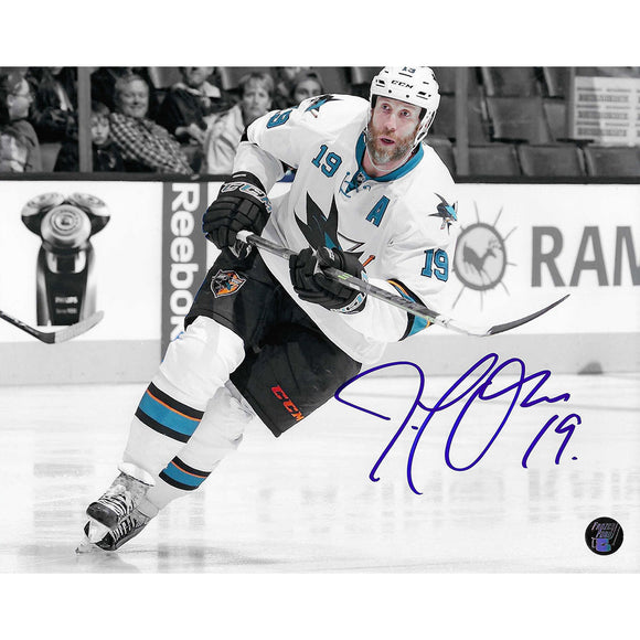 Joe Thornton Autographed San Jose Sharks 8X10 Photo (B+W Background)