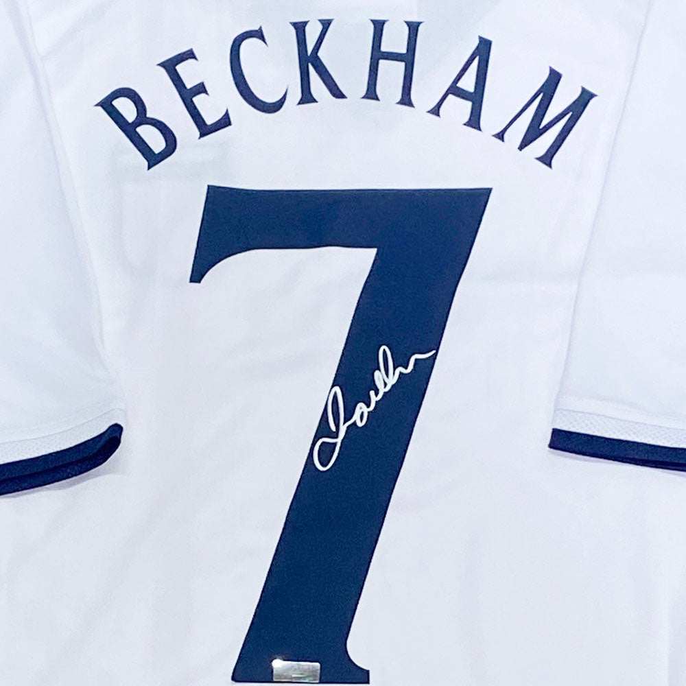 03-05 England David Beckham 正規品 David Beckham Autographed 2002 England Replica Home Jersey