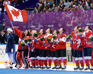 2014 Team Canada - Women's Team Unsigned 8X10 Photo (w/flag)