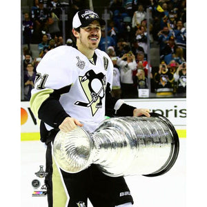 2016 Stanley Cup - Evgeni Malkin w/Cup Unsigned 8X10 Photo