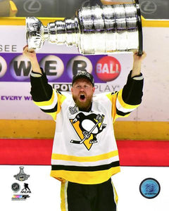 2017 Stanley Cup - Patric Hornqvist w/Cup Unsigned 8X10 Photo