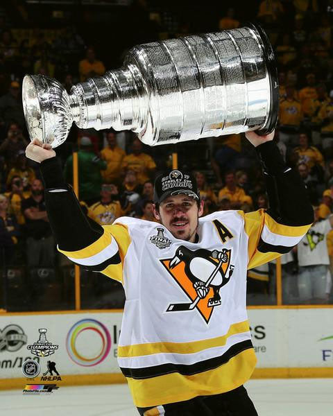2017 Stanley Cup - Evgeni Malkin w/Cup Unsigned 8X10 Photo