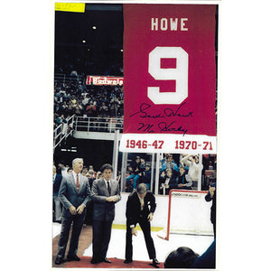 Gordie Howe Autographed 6.5X11 Photo (Retirement Banner)
