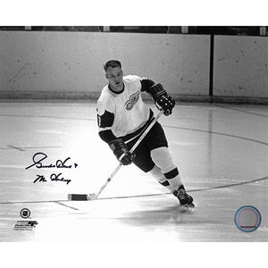 Gordie Howe Autographed 8X10 Photo (Red Wings B+W)