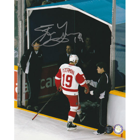 Steve Yzerman Autographed Detroit Red Wings 8X10 Photo