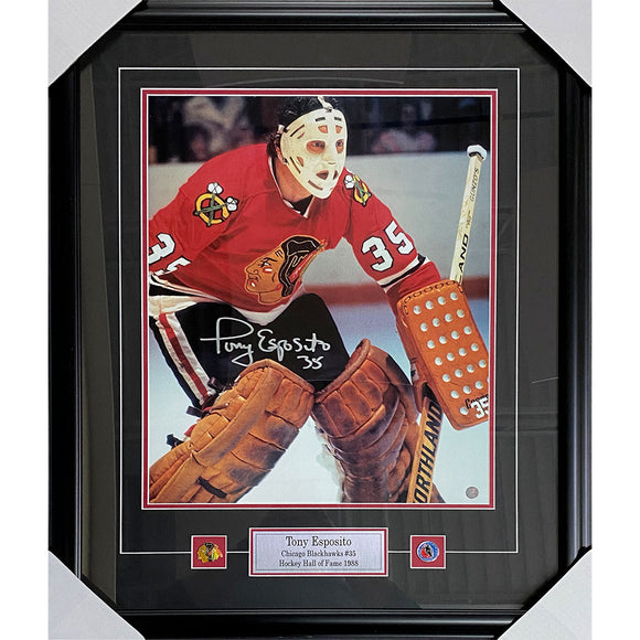 Kirby Dach Chicago Blackhawks Autographed 16 x 20 Red Jersey with Puck Photograph