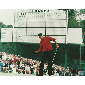 Tiger Woods Unsigned 8X10 Photo (Masters)